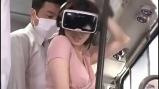 Cute Asian viene scopata sul bus indossando occhiali VR 2 (har-064)